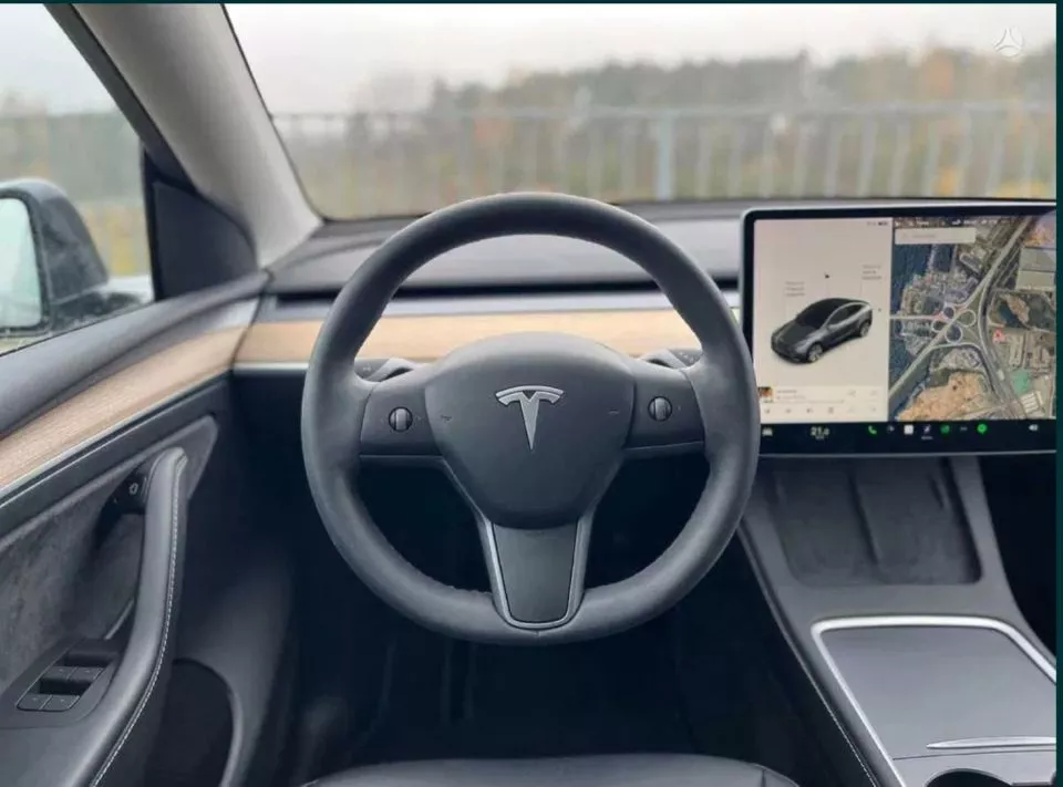 Tesla Model Y 2021 року