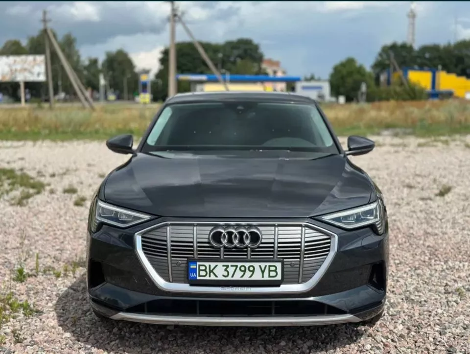Audi e-tron 55 quattro 2020 | 95 кВт·год | 408 к.с. | SOH 92% | Гарна 