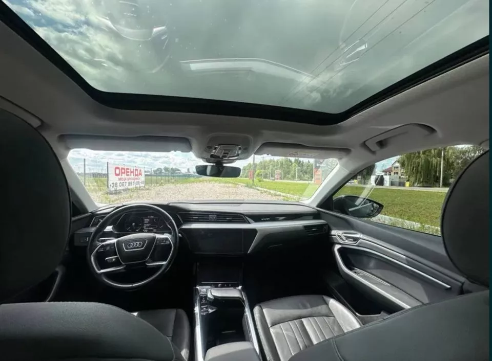 Audi e-tron 55 quattro 2020 | 95 кВт·год | 408 к.с. | SOH 92% | Гарна 